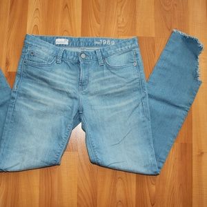 Gap Real Straight Sz 27R Light Wash Jeans Raw Hem